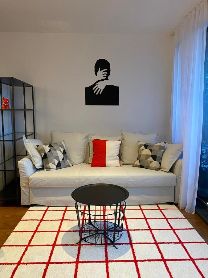 Cozy Red Bulldog Place In Apart-Complex/Pool Varna Dış mekan fotoğraf